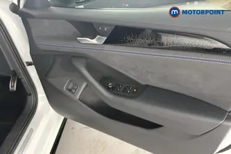 Volkswagen Passat R-Line Automatic Petrol Plug-In Hybrid Estate - Stock Number (1669017) - 18th supplementary image
