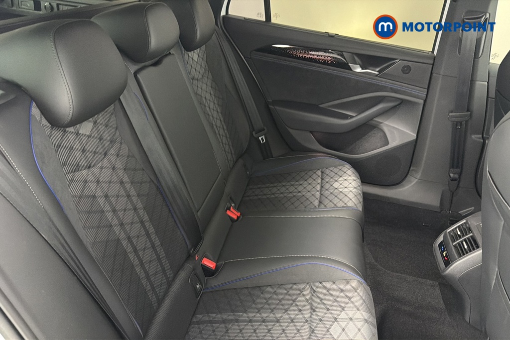 Volkswagen Passat R-Line Automatic Petrol Plug-In Hybrid Estate - Stock Number (1669017) - 25th supplementary image