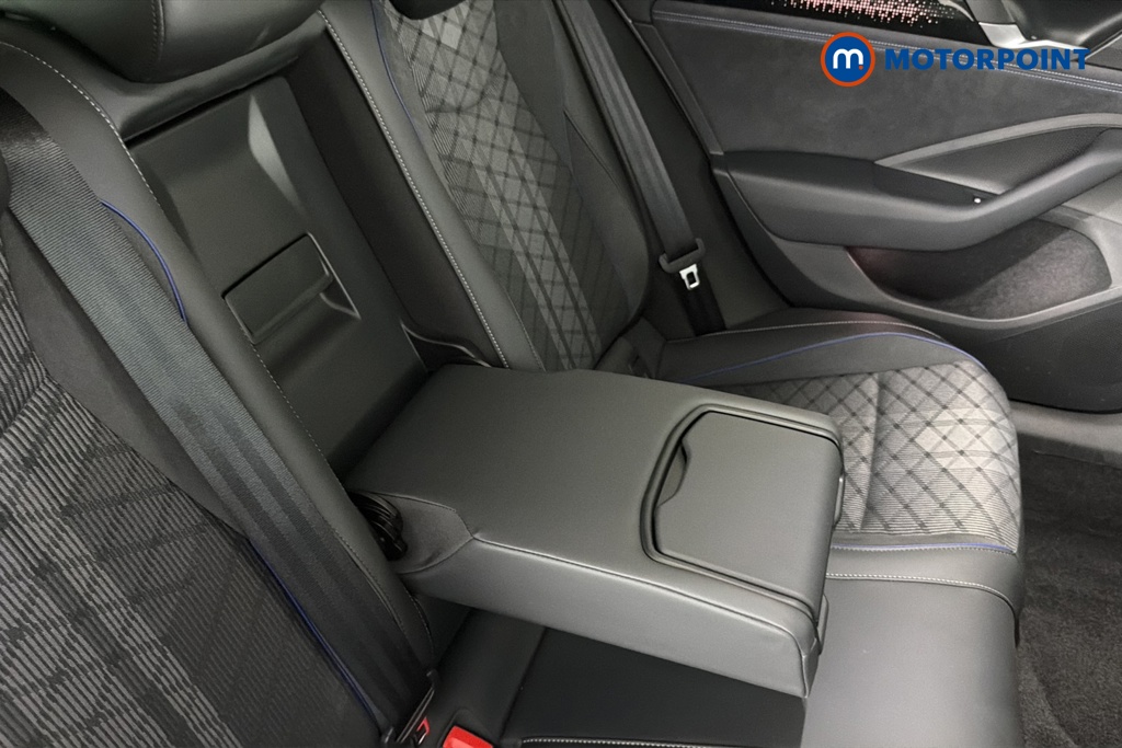 Volkswagen Passat R-Line Automatic Petrol Plug-In Hybrid Estate - Stock Number (1669017) - 26th supplementary image