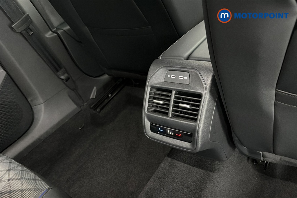 Volkswagen Passat R-Line Automatic Petrol Plug-In Hybrid Estate - Stock Number (1669017) - 28th supplementary image