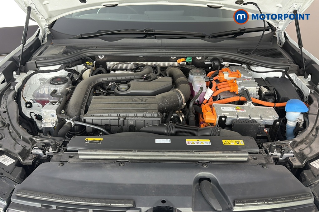 Volkswagen Passat R-Line Automatic Petrol Plug-In Hybrid Estate - Stock Number (1669017) - 48th supplementary image