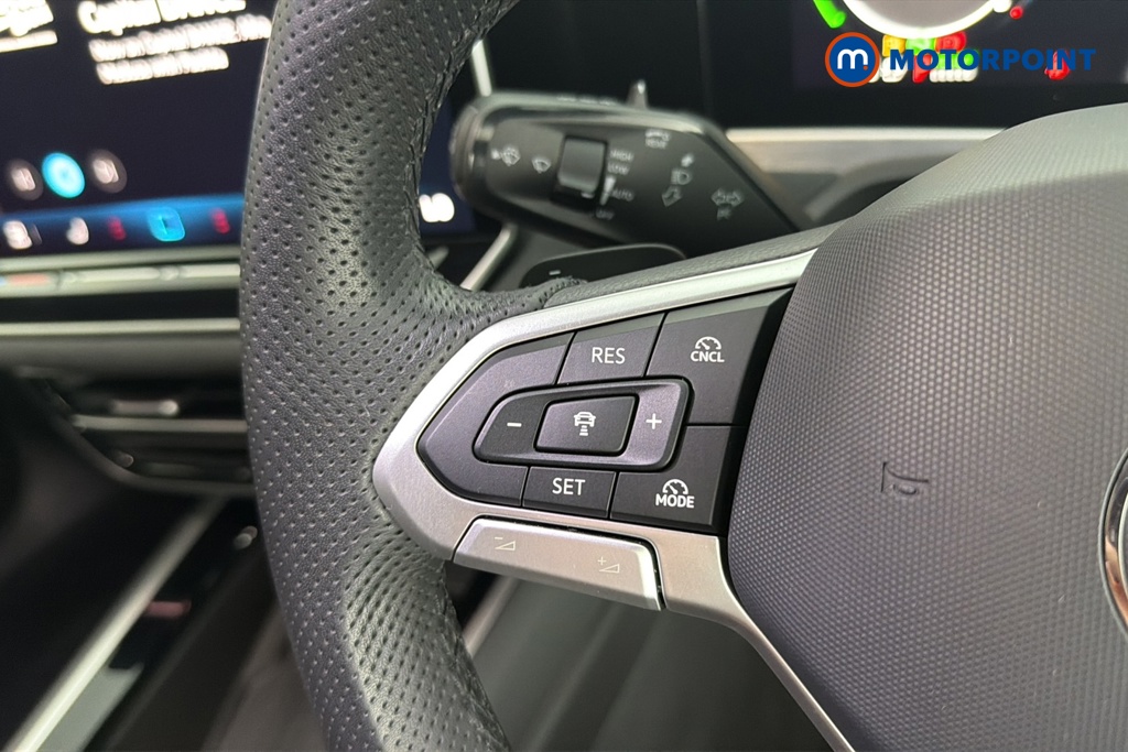 Volkswagen Passat R-Line Automatic Petrol Plug-In Hybrid Estate - Stock Number (1669388) - 4th supplementary image