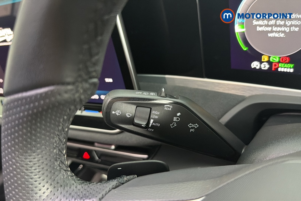 Volkswagen Passat R-Line Automatic Petrol Plug-In Hybrid Estate - Stock Number (1669388) - 5th supplementary image