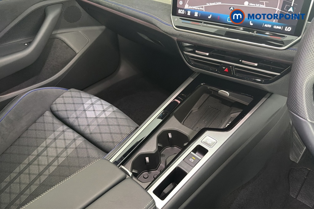 Volkswagen Passat R-Line Automatic Petrol Plug-In Hybrid Estate - Stock Number (1669388) - 15th supplementary image