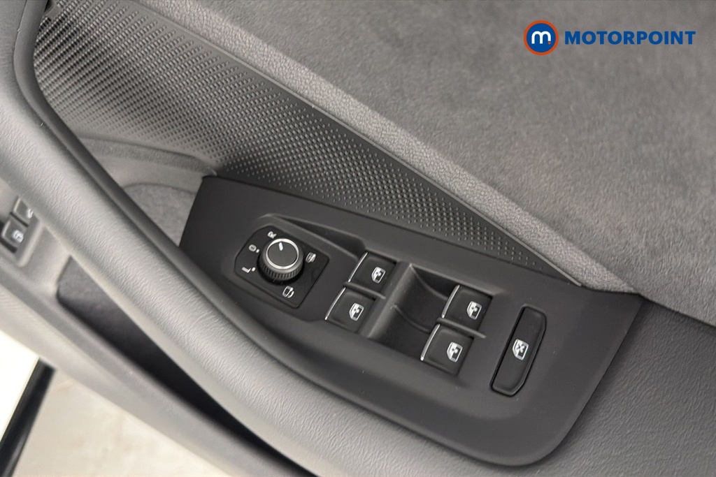 Volkswagen Passat R-Line Automatic Petrol Plug-In Hybrid Estate - Stock Number (1669388) - 19th supplementary image