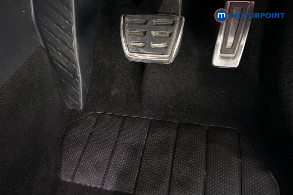 Volkswagen Passat R-Line Automatic Petrol Plug-In Hybrid Estate - Stock Number (1669388) - 24th supplementary image