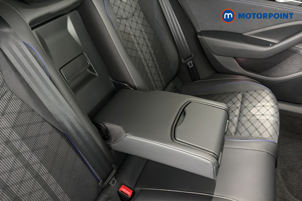 Volkswagen Passat R-Line Automatic Petrol Plug-In Hybrid Estate - Stock Number (1669388) - 26th supplementary image