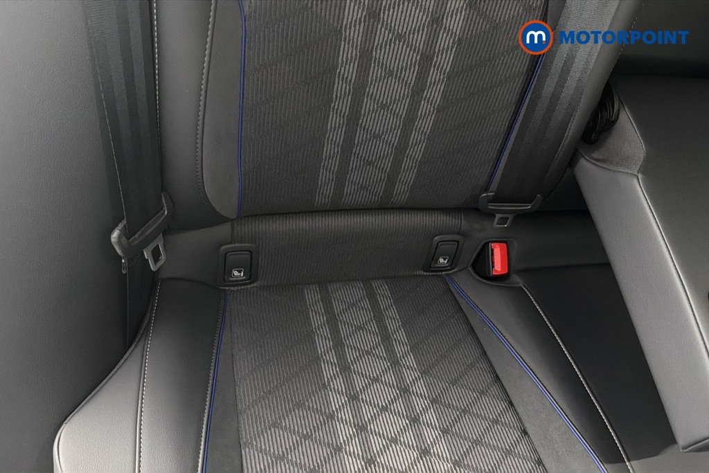 Volkswagen Passat R-Line Automatic Petrol Plug-In Hybrid Estate - Stock Number (1669388) - 27th supplementary image