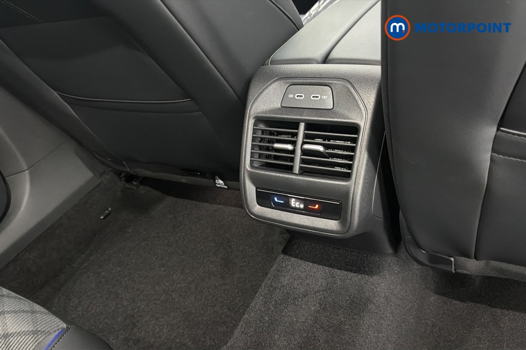 Volkswagen Passat R-Line Automatic Petrol Plug-In Hybrid Estate - Stock Number (1669388) - 28th supplementary image