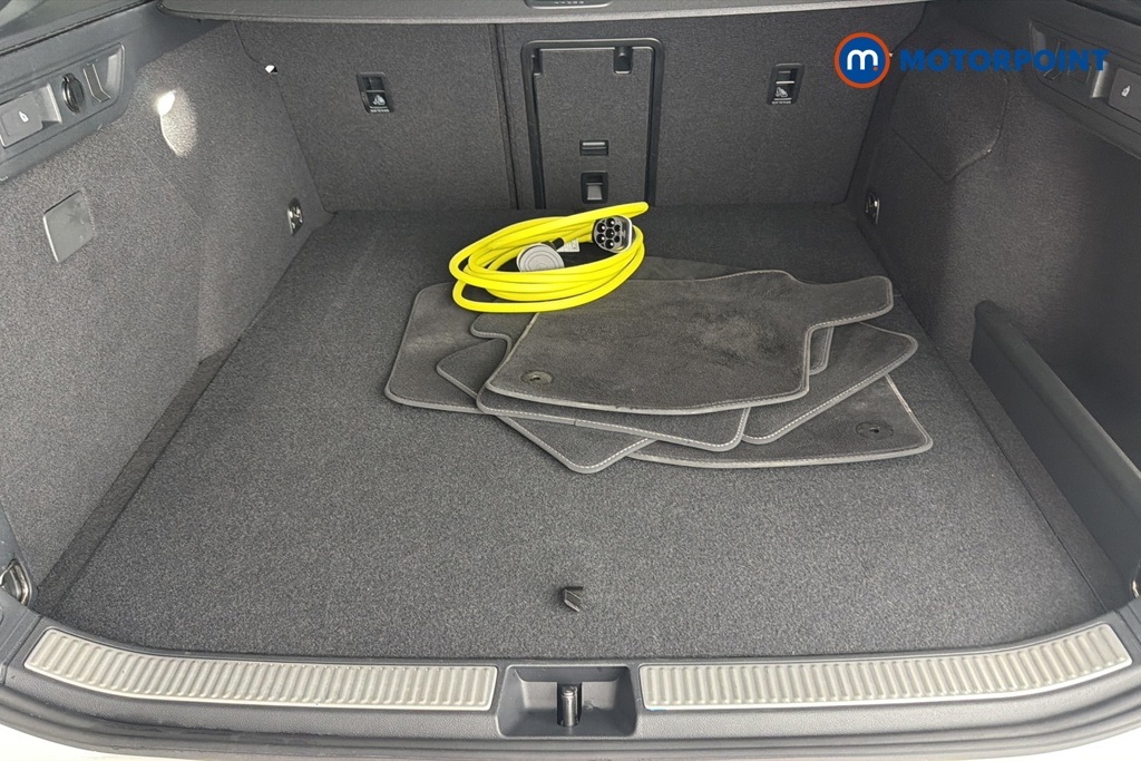 Volkswagen Passat R-Line Automatic Petrol Plug-In Hybrid Estate - Stock Number (1669388) - 34th supplementary image