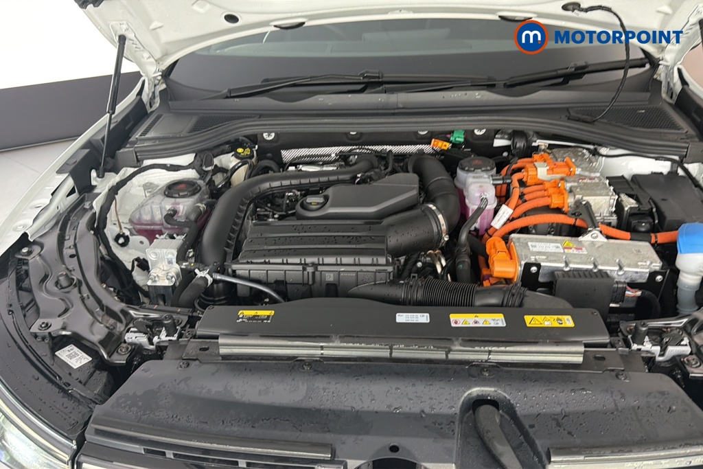 Volkswagen Passat R-Line Automatic Petrol Plug-In Hybrid Estate - Stock Number (1669388) - 48th supplementary image