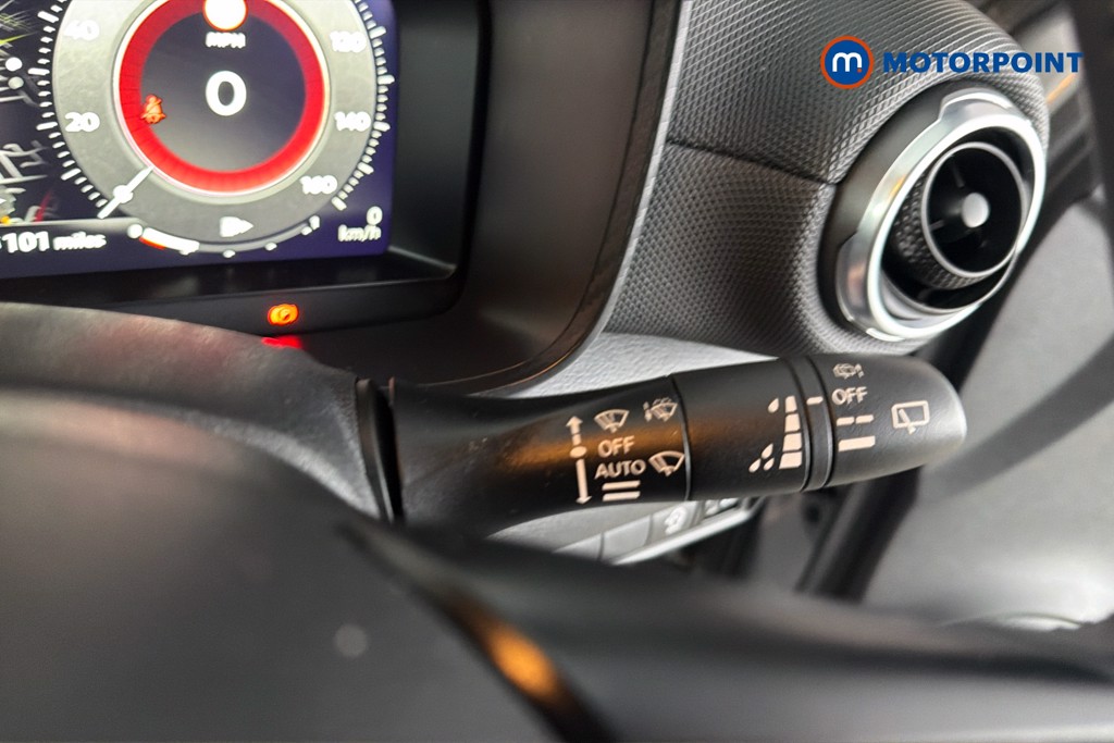 Nissan Juke N-Connecta Manual Petrol SUV - Stock Number (1669451) - 7th supplementary image