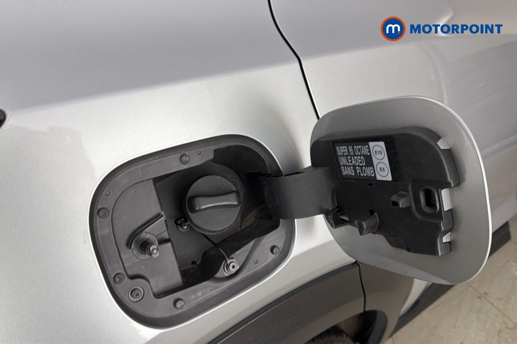 Nissan Juke N-Connecta Manual Petrol SUV - Stock Number (1669451) - 41st supplementary image