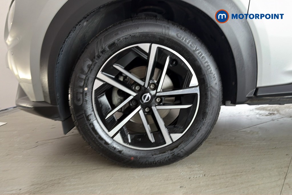 Nissan Juke N-Connecta Manual Petrol SUV - Stock Number (1669451) - 47th supplementary image