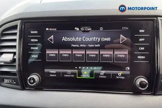 Skoda Karoq Sportline Manual Petrol SUV - Stock Number (1670995) - 8th supplementary image