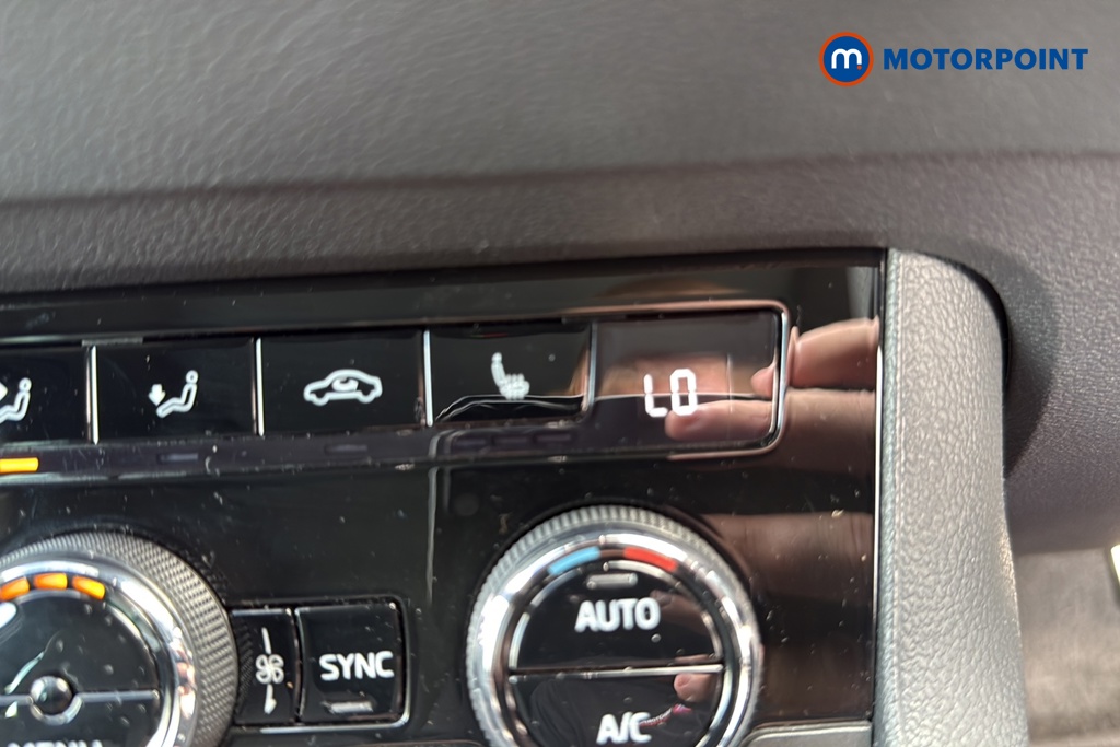 Skoda Karoq Sportline Manual Petrol SUV - Stock Number (1670995) - 14th supplementary image