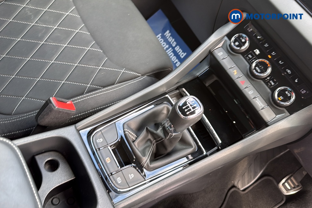 Skoda Karoq Sportline Manual Petrol SUV - Stock Number (1670995) - 15th supplementary image