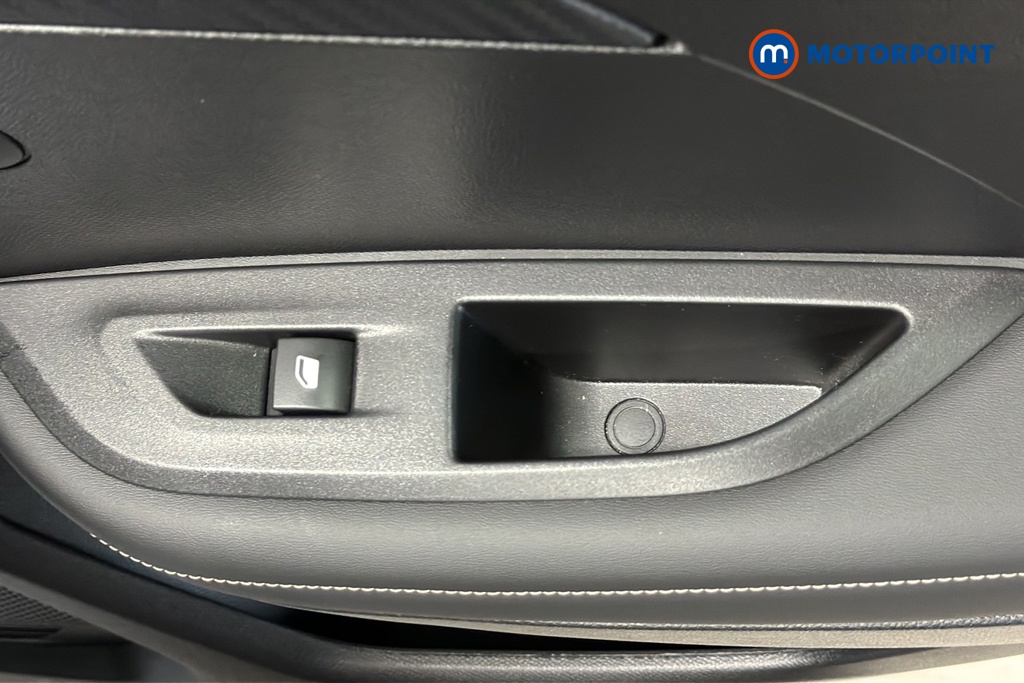 Peugeot 2008 Allure Manual Petrol SUV - Stock Number (1624878) - 994th supplementary image