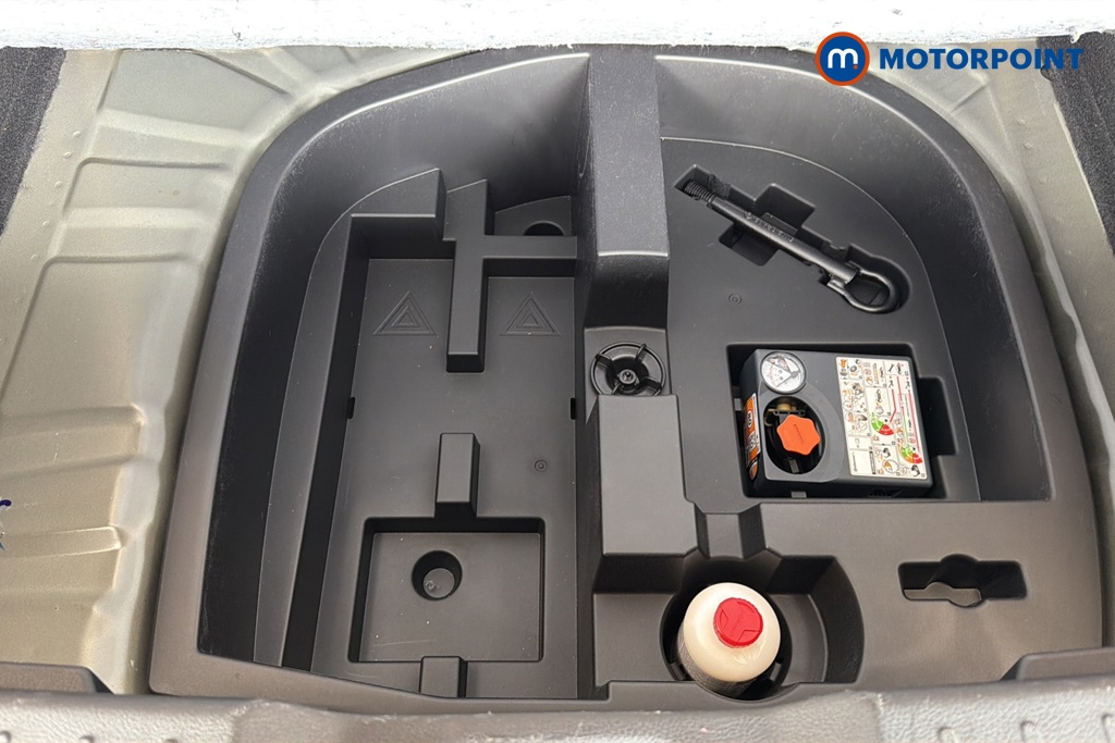 Nissan Juke N-Connecta Automatic Petrol SUV - Stock Number (1628808) - 33rd supplementary image
