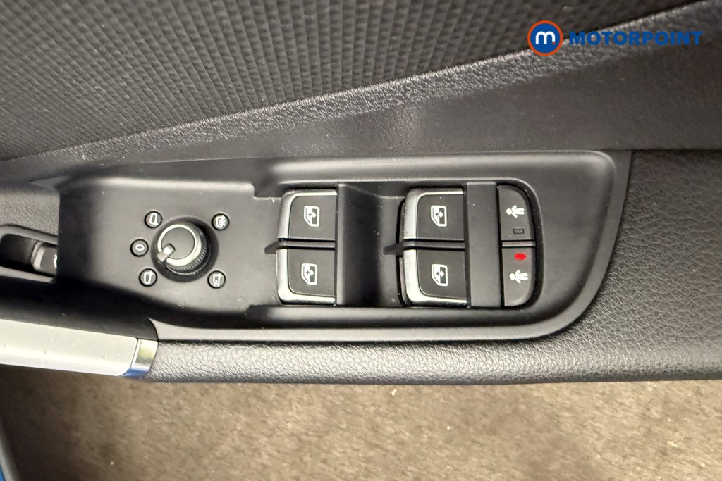 Audi Q2 Black Edition Manual Petrol SUV - Stock Number (1658789) - 3rd supplementary image