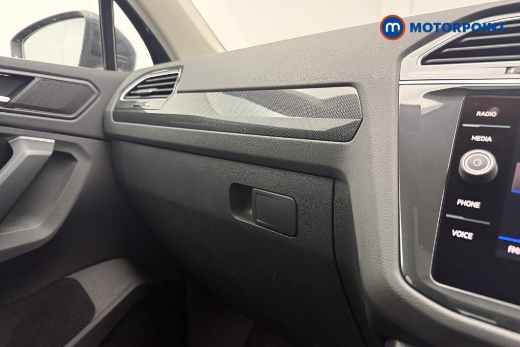 Volkswagen Tiguan Elegance Automatic Petrol SUV - Stock Number (1661801) - 12th supplementary image