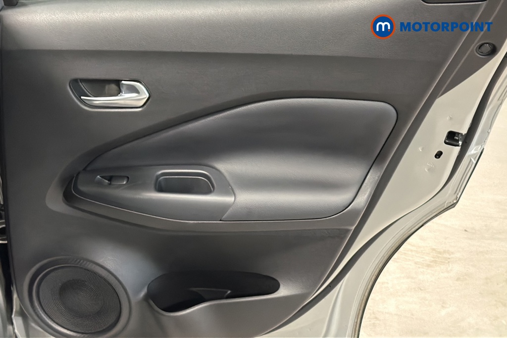Nissan Juke N-Connecta Automatic Petrol SUV - Stock Number (1662718) - 993rd supplementary image