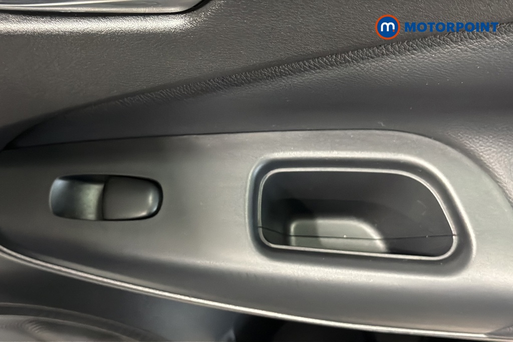 Nissan Juke N-Connecta Automatic Petrol SUV - Stock Number (1662718) - 994th supplementary image