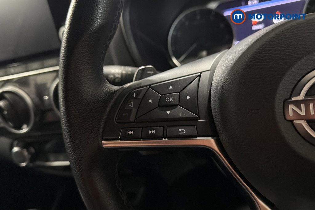 Nissan Juke N-Connecta Automatic Petrol SUV - Stock Number (1662718) - 4th supplementary image