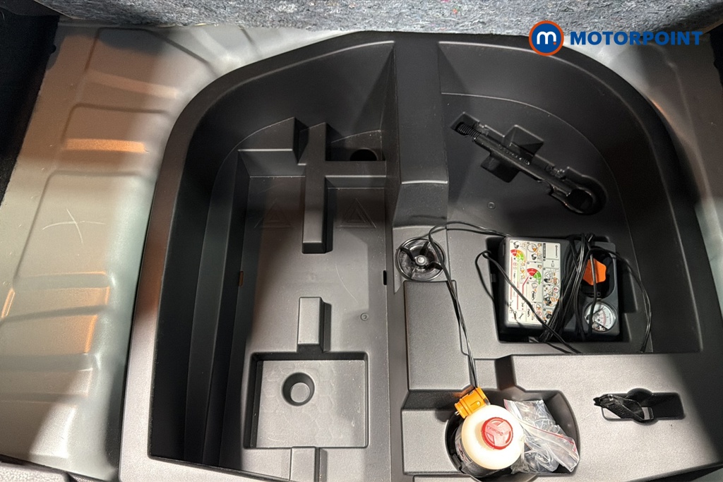 Nissan Juke N-Connecta Automatic Petrol SUV - Stock Number (1662718) - 33rd supplementary image
