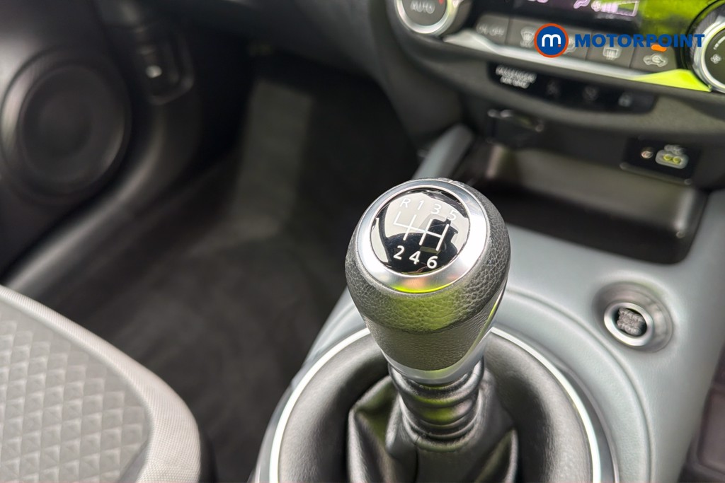 Nissan Juke N-Connecta Manual Petrol SUV - Stock Number (1663013) - 15th supplementary image