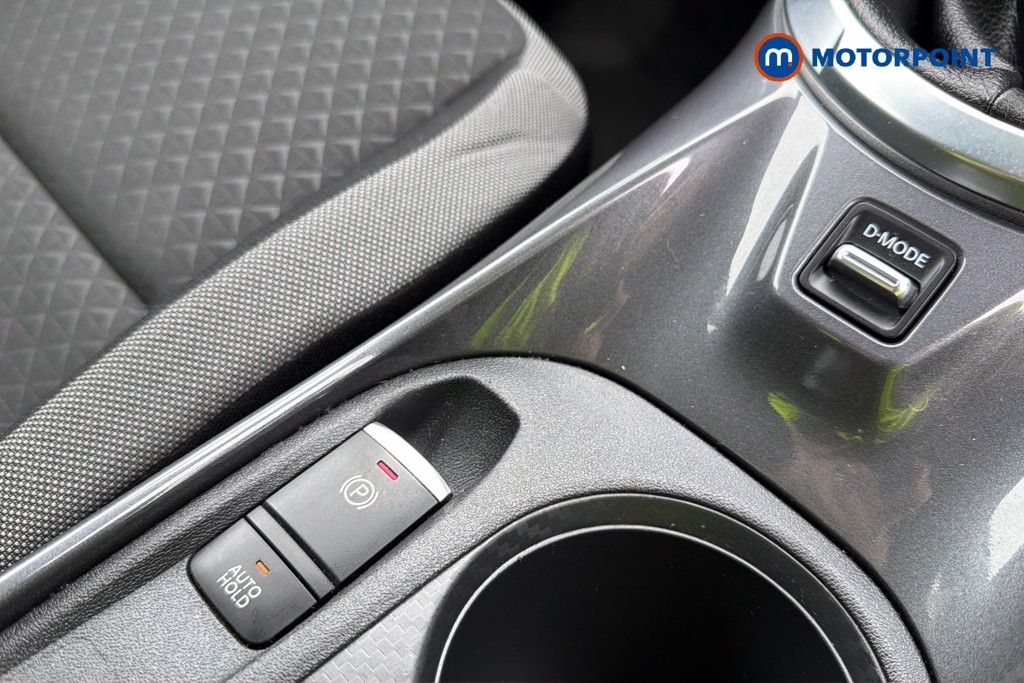 Nissan Juke N-Connecta Manual Petrol SUV - Stock Number (1663013) - 17th supplementary image