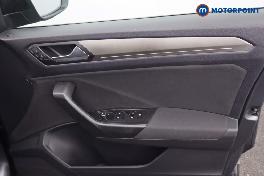 Volkswagen T-Roc Design Manual Petrol SUV - Stock Number (1666185) - 8th supplementary image