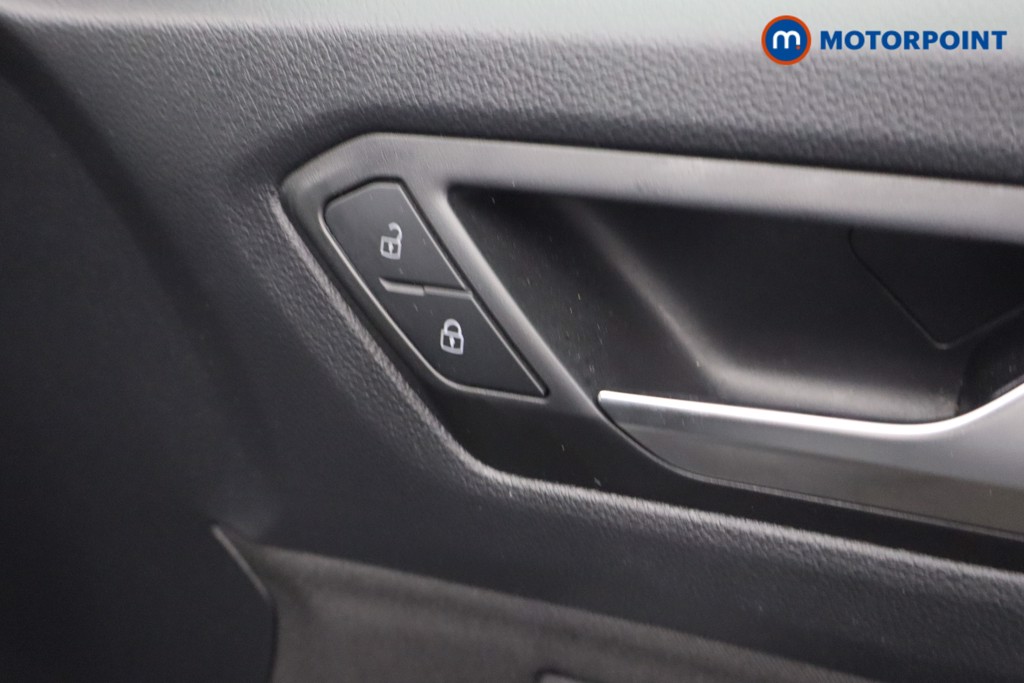 Volkswagen T-Roc Design Manual Petrol SUV - Stock Number (1666185) - 9th supplementary image