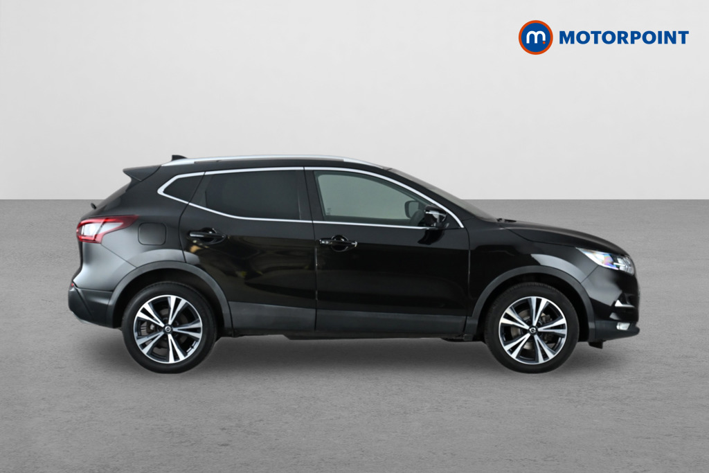 Nissan Qashqai N-Connecta Manual Petrol SUV - Stock Number (1666640) - Drivers side