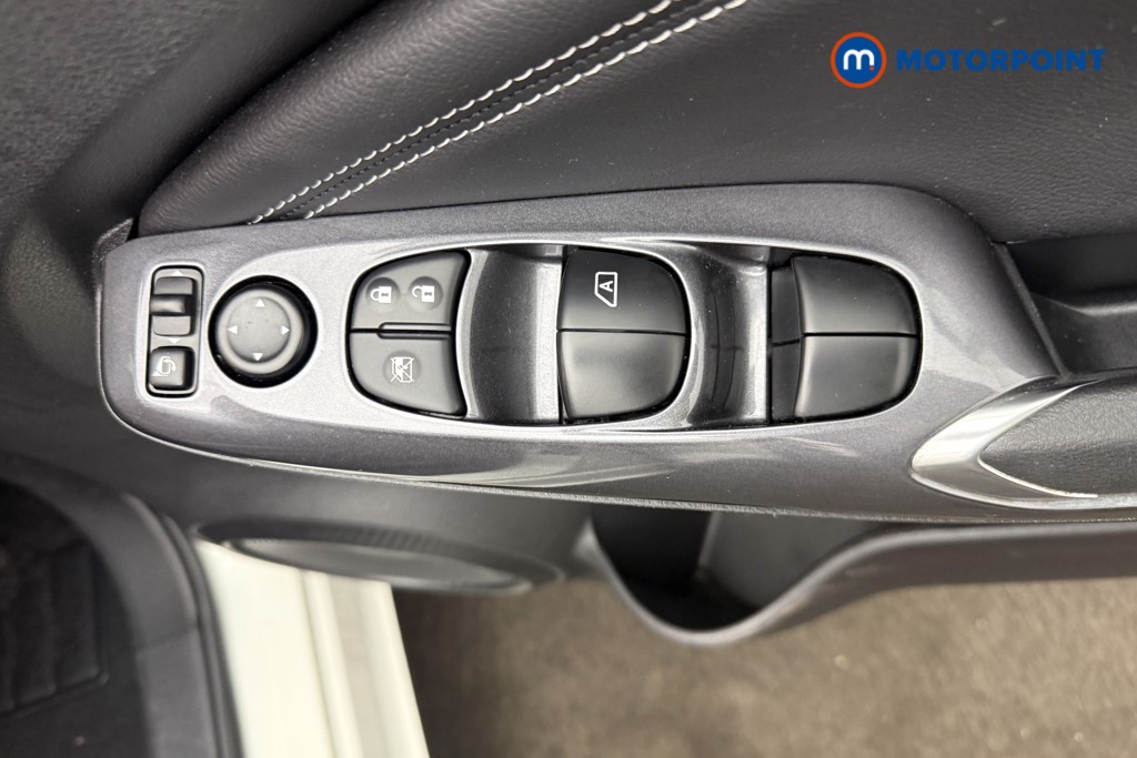 Nissan Juke N-Connecta Automatic Petrol-Electric Hybrid SUV - Stock Number (1666951) - 2nd supplementary image