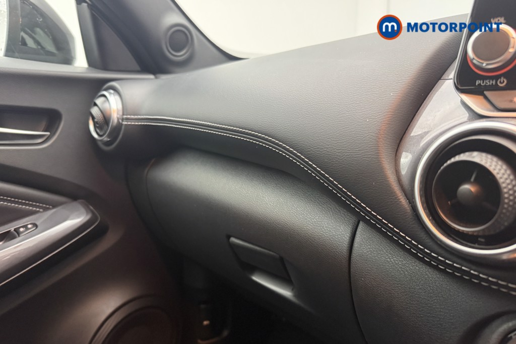 Nissan Juke N-Connecta Automatic Petrol-Electric Hybrid SUV - Stock Number (1666951) - 11th supplementary image