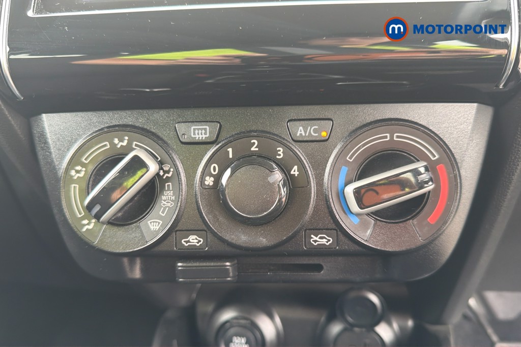 Suzuki Swift Attitude Manual Petrol Hatchback - Stock Number (1667858) - 5th supplementary image