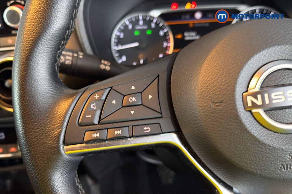 Nissan Juke N-Connecta Manual Petrol SUV - Stock Number (1668146) - 3rd supplementary image