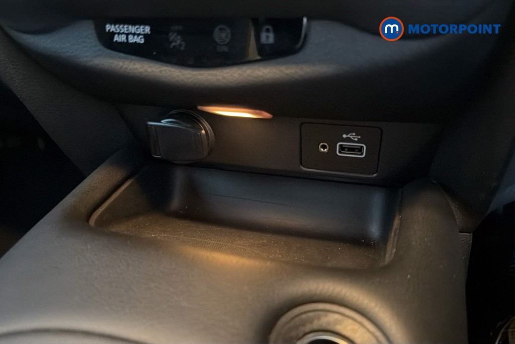 Nissan Juke N-Connecta Manual Petrol SUV - Stock Number (1668146) - 17th supplementary image