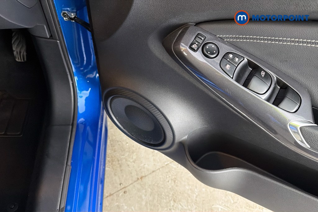 Nissan Juke N-Connecta Manual Petrol SUV - Stock Number (1668146) - 21st supplementary image