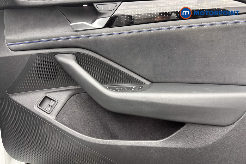 Volkswagen Passat R-Line Automatic Petrol Plug-In Hybrid Estate - Stock Number (1668358) - 20th supplementary image