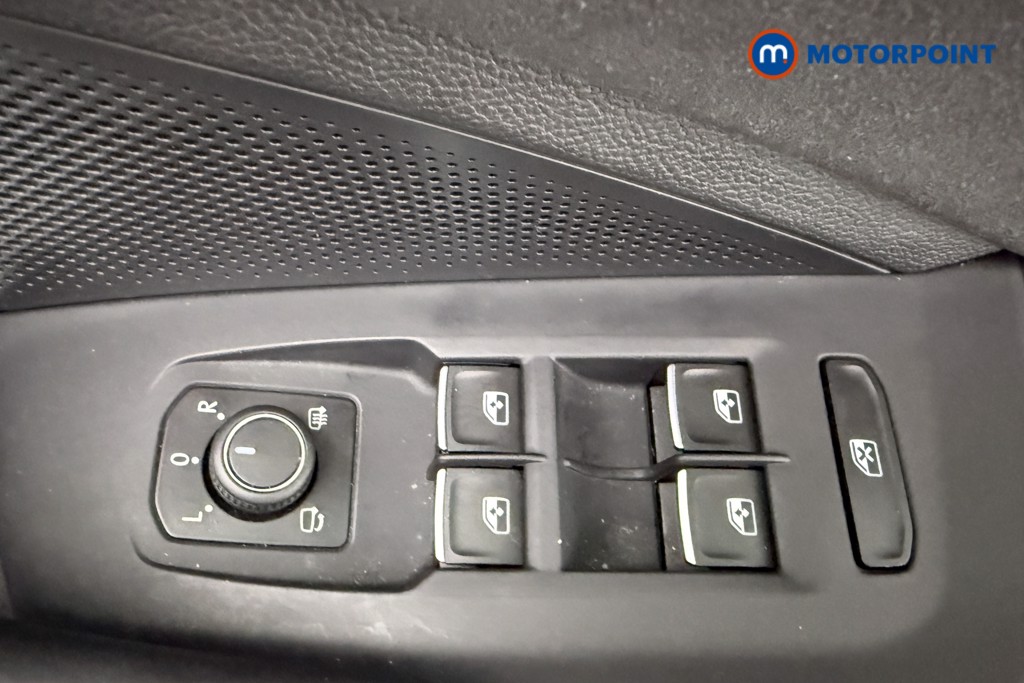 Volkswagen Passat R-Line Automatic Petrol Plug-In Hybrid Estate - Stock Number (1668358) - 21st supplementary image