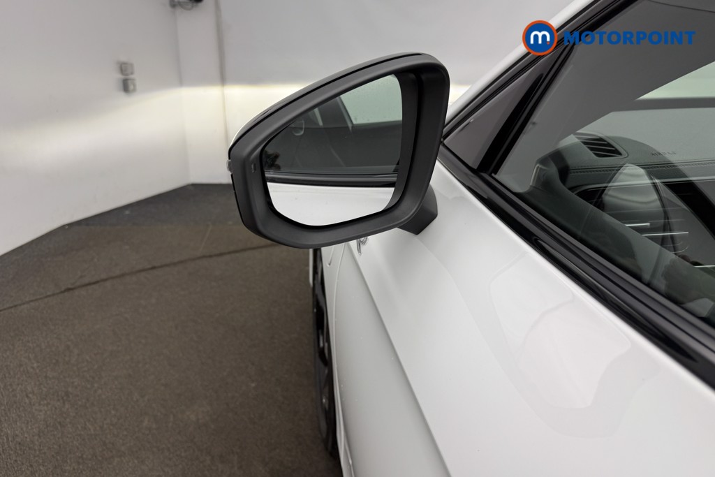 Volkswagen Passat R-Line Automatic Petrol Plug-In Hybrid Estate - Stock Number (1668358) - 33rd supplementary image