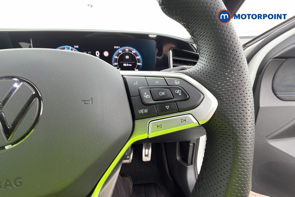 Volkswagen Passat R-Line Automatic Petrol Plug-In Hybrid Estate - Stock Number (1668998) - 4th supplementary image