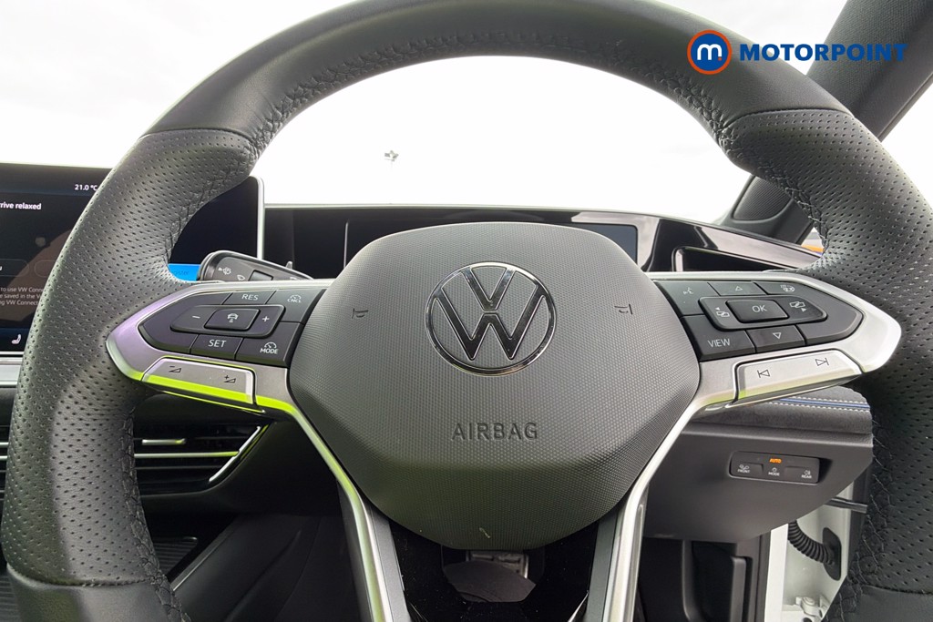 Volkswagen Passat R-Line Automatic Petrol Plug-In Hybrid Estate - Stock Number (1668998) - 5th supplementary image