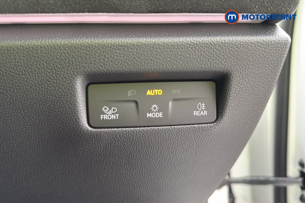 Volkswagen Passat R-Line Automatic Petrol Plug-In Hybrid Estate - Stock Number (1668998) - 18th supplementary image