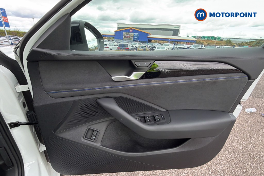Volkswagen Passat R-Line Automatic Petrol Plug-In Hybrid Estate - Stock Number (1668998) - 19th supplementary image