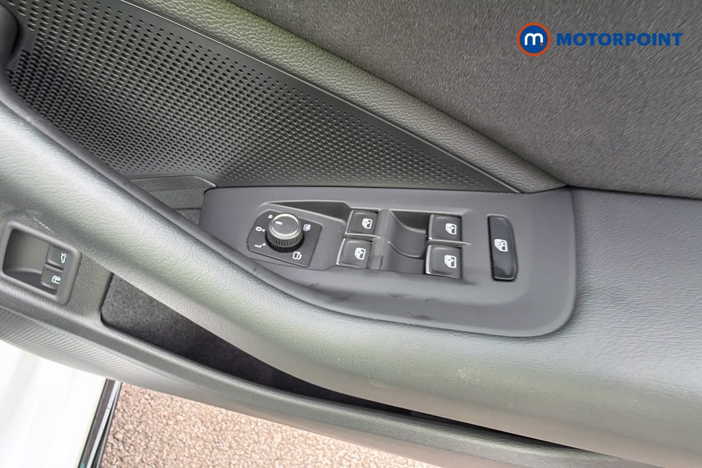 Volkswagen Passat R-Line Automatic Petrol Plug-In Hybrid Estate - Stock Number (1668998) - 20th supplementary image