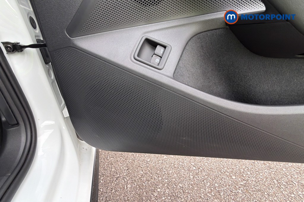 Volkswagen Passat R-Line Automatic Petrol Plug-In Hybrid Estate - Stock Number (1668998) - 21st supplementary image