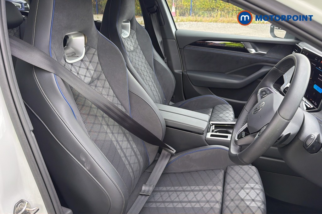Volkswagen Passat R-Line Automatic Petrol Plug-In Hybrid Estate - Stock Number (1668998) - 22nd supplementary image